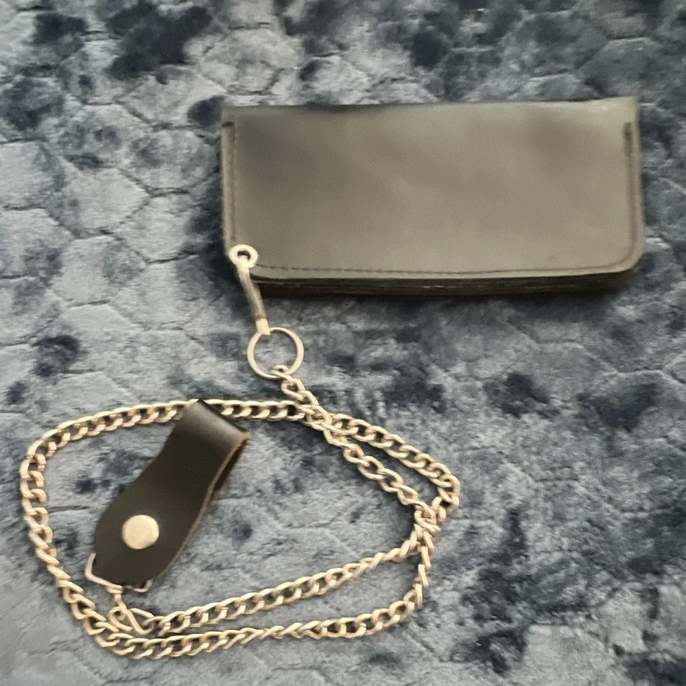 Men's Black/Silver Chain Wallet with Snap Closure, Credit Card Folding